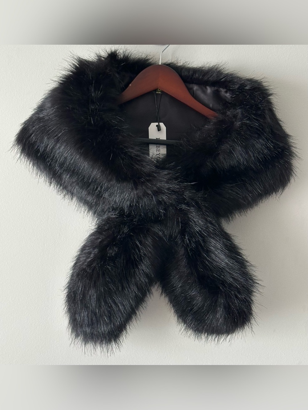NWT Babeyond black faux fur shoulder collar scarf approximately 54 inches